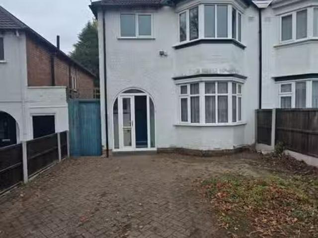 Deal! 1 BA 3 bedroom semi detached house for rent in Burnaston.