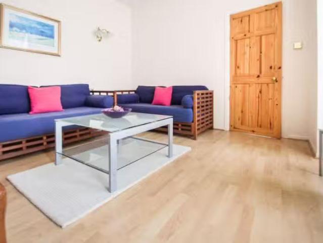 Rental! 1 BA 3 bedroom semi detached house for rent in Charmin.