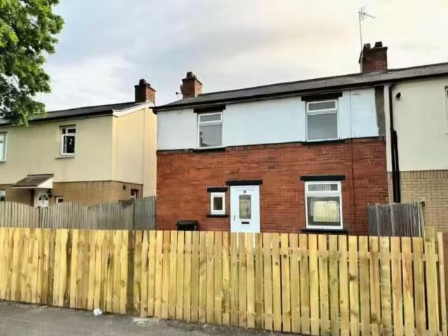 Nice 1 BA 3 bedroom semi detached house for rent in Chequer Av.