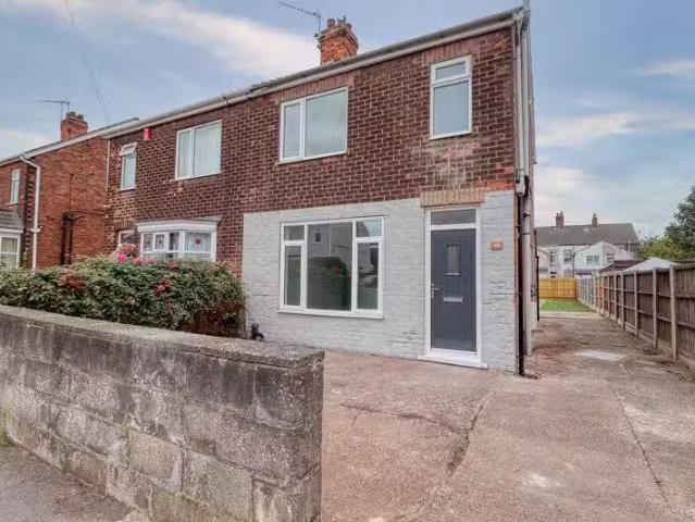 Cheap 1 BA 3 bedroom semi detached house for rent in Fairmont.