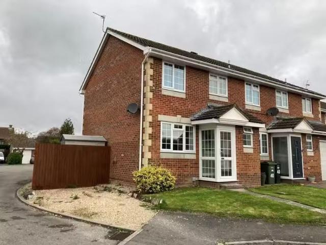Rental! 1 BA 3 bedroom semi detached house for rent in Taunton.