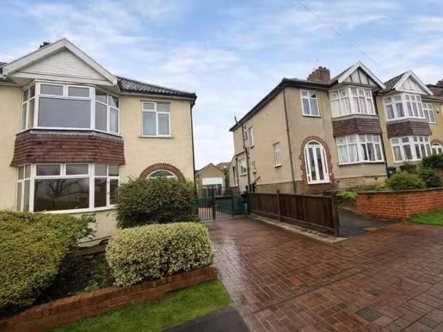 Cozy 1 BA 3 bedroom semi detached house for rent in The Cresce.