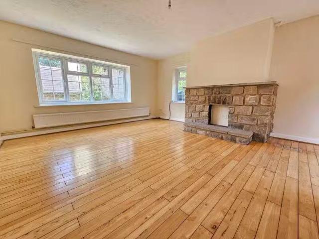 Nice 1 BA 3 bedroom semi detached house for rent in Winterbour.