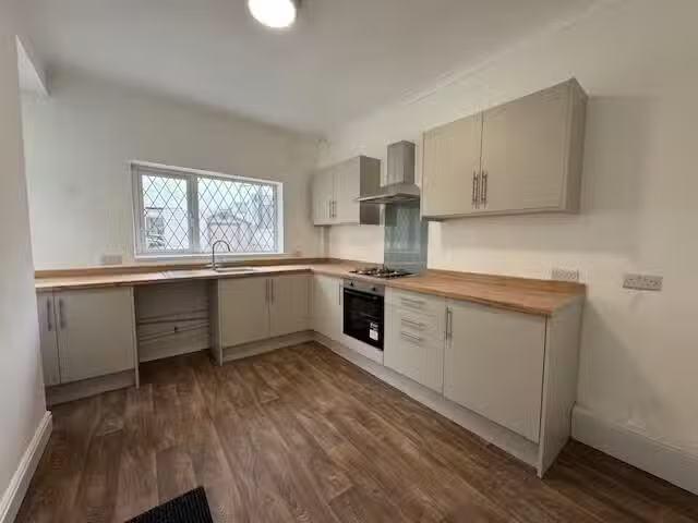 Unique 1 BA 4 bedroom terraced house for rent in Padiham Road.
