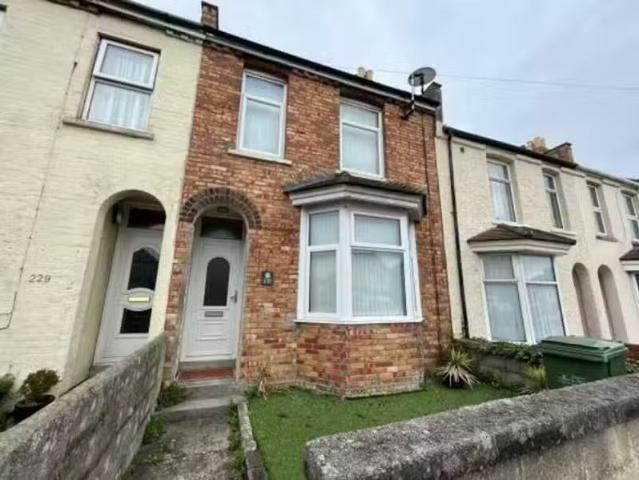 Just in! 1 BA 4 bedroom terraced house for rent in Portland Ro.