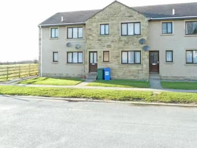 Nice 1 BA 4 bedroom terraced house for rent in Sharphaw Avenue.