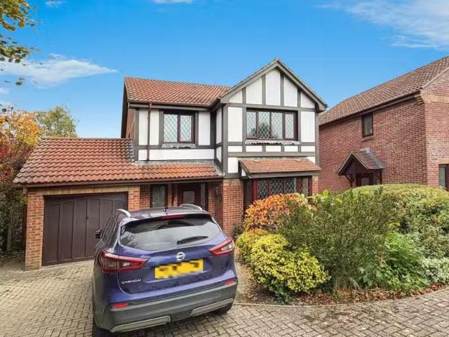Unique 1 BA 4 bedroom detached house for rent in Canons Close.