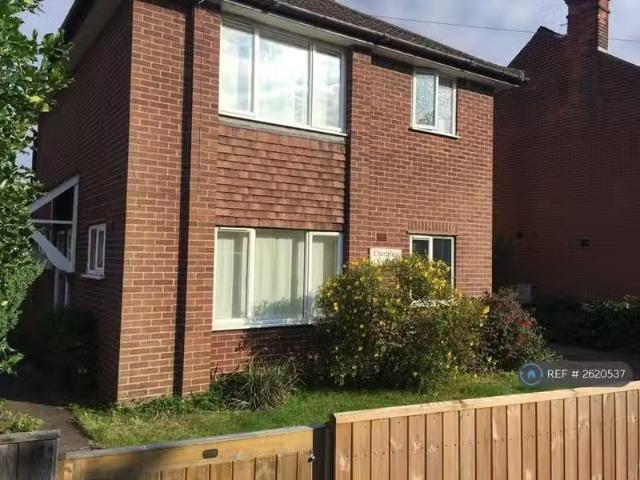 Charming 1 BA 4 bedroom detached house for rent in Cherry Driv.