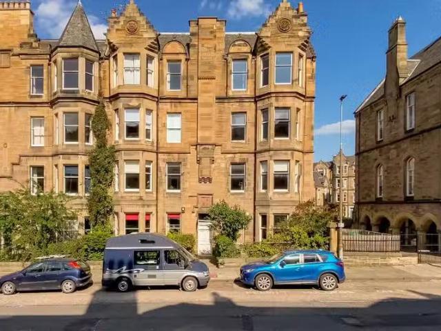 Charming 1 BA 4 bedroom flat for rent in Marchmont Road, March.