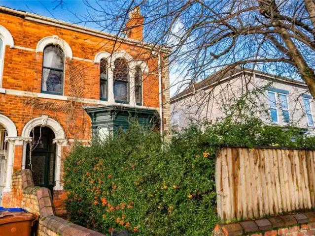 Cheap 1 BA 4 bedroom semi detached house for rent in Hainton A.