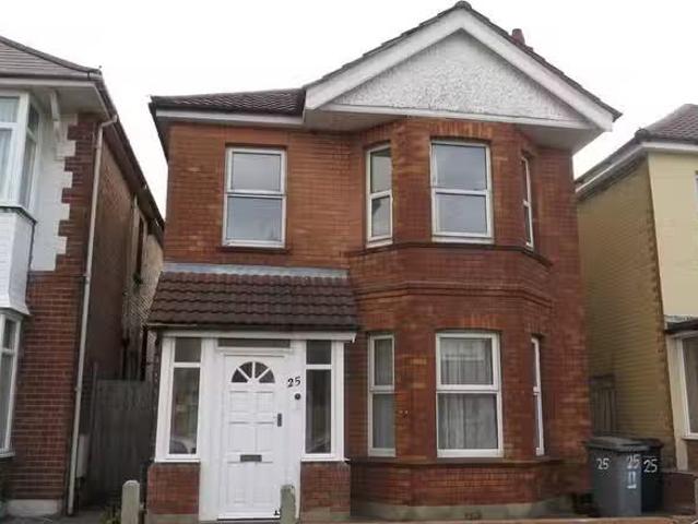 Unique 1 BA 5 bedroom detached house for rent in Bingham Road.