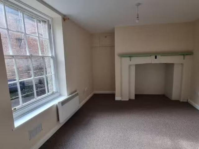 Nice 1 bedroom cottage for rent in Three Horseshoes Walk, Warm.