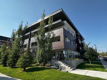 Garrison Woods, Calgary, Alberta - Swimming pool