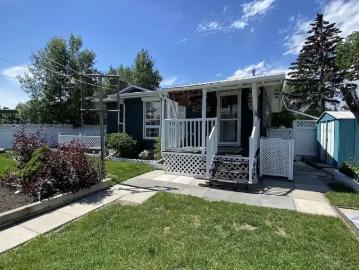 Canyon Meadows, Calgary, Alberta - Garden