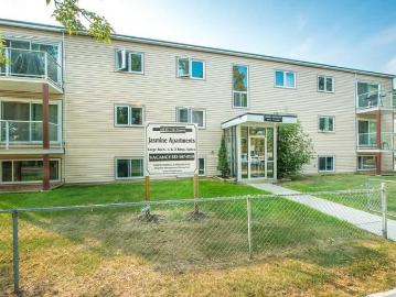 Queen Alexandra, Edmonton, Alberta - Balcony