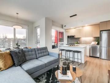 Queen Alexandra, Edmonton, Alberta - Patio