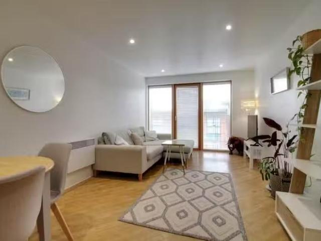 Unique 1 bedroom apartment for rent in Canal Wharf, 14 Waterfr.