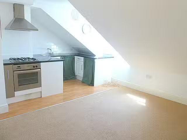 Nice 1 bedroom apartment for rent in Claremont Road, Seaford.