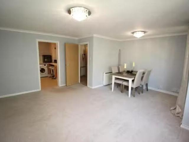 Just in! 1 bedroom apartment for rent in Radstocks, Stock Road.