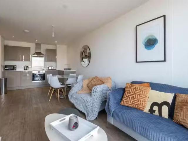 Cheap 1 bedroom apartment for rent in The Bank T1, 60 Sheepcot.