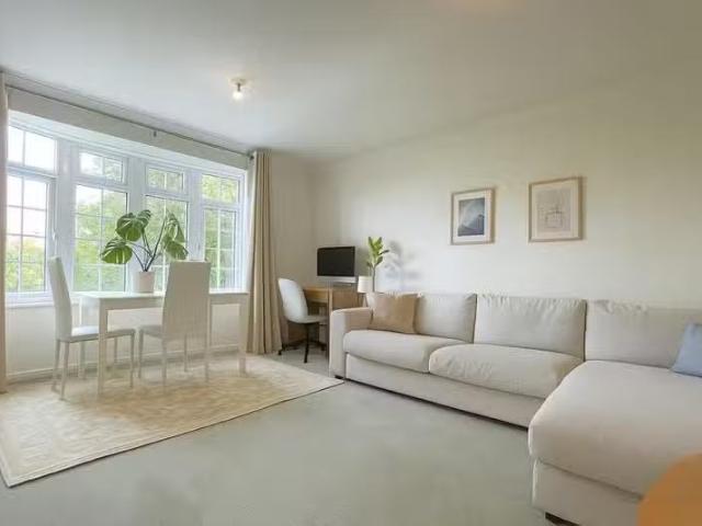 Just in! 1 bedroom apartment for rent in Westmoreland Road, Br.