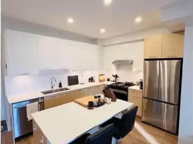 For Rent 1 Bedroom Apartment Surrey BC DS105119066