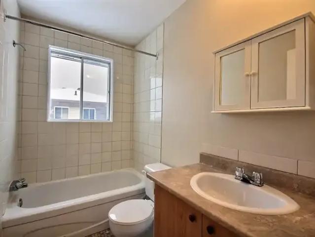 For Rent 1 Bedroom Apartment Saguenay QC DS104710936