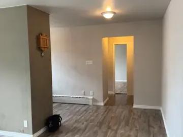 Apartment to rent in West Broadway, Fort Rouge–East Fort Garry - Parking