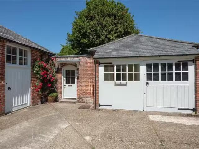 Cozy 1 bedroom bungalow for rent in Woodlands Road, Adisham, C.
