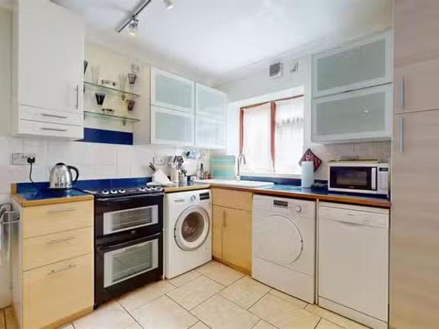 Rental! 1 bedroom ground floor flat for rent in Arcade Terrace.