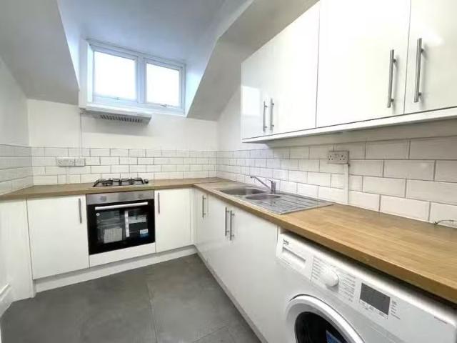 Just in! 1 bedroom flat for rent in Warwick Road, Solihull, We.