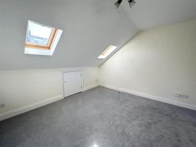 Cheap 1 bedroom flat for rent in Esplanade Court, The Esplanad.