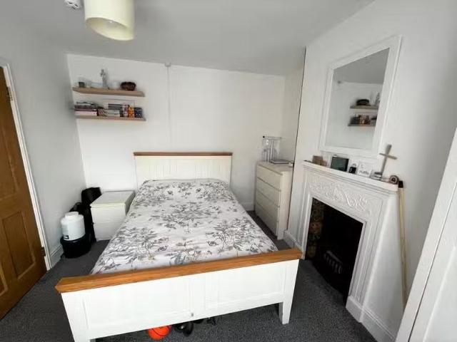 Deal! 1 bedroom house share for rent in Crofton Park, Yeovil.
