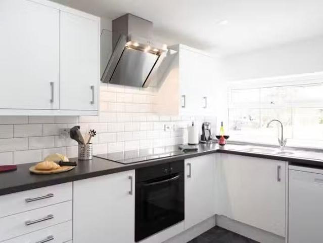 Charming 1 bedroom house share for rent in Farr Street, Bristo.