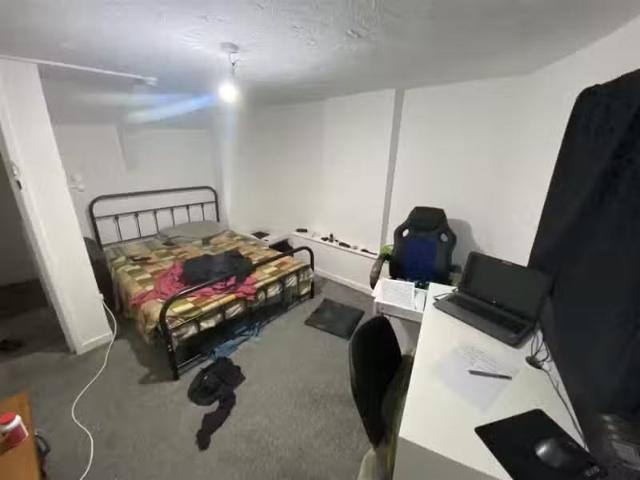 Cheap 1 bedroom house share for rent in Park Street, Treforest.