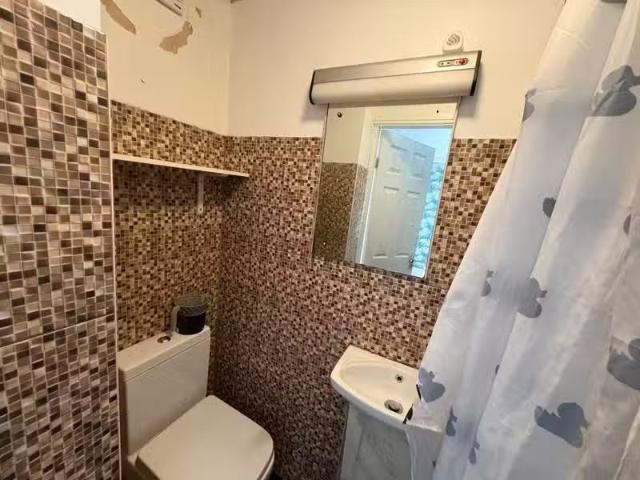 Cozy 1 bedroom house share for rent in Room 8, Handsworth Wood.