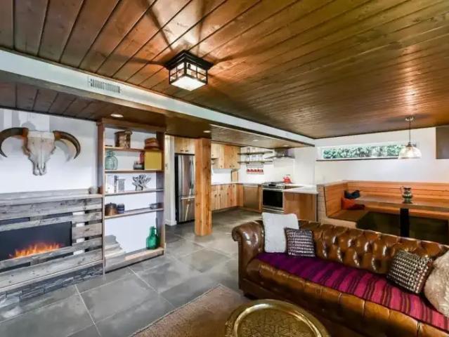 For Rent 1 Bedroom House Surrey BC DS105023396