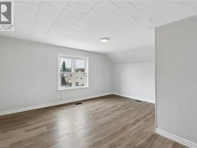 For Rent 1 Bedroom House Welland ON DS103338631
