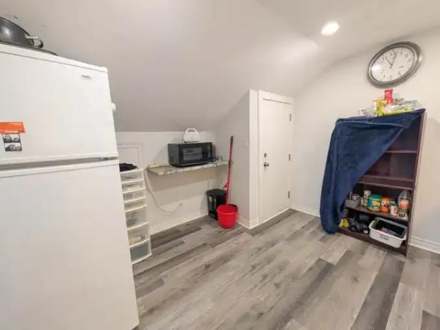 For Rent 1 Bedroom House Welland ON DS104940383