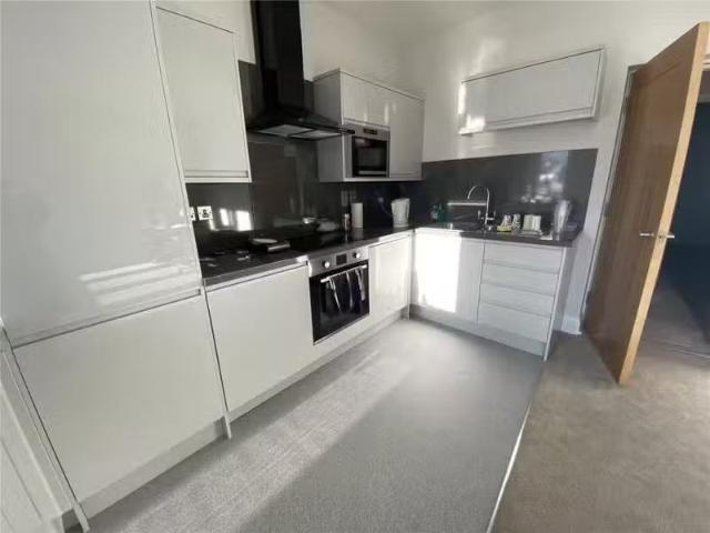 Cozy 1 bedroom property for rent in 6 Hollin Wood Close, Shipl.