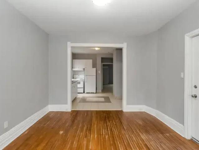 For Rent 1 Bedroom Townhouse Barrie ON DS103594273