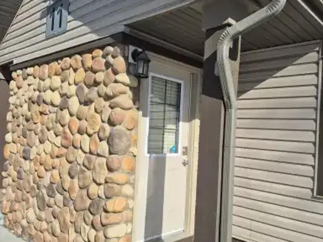 For Rent 1 Bedroom Townhouse Calgary AB DS103611240