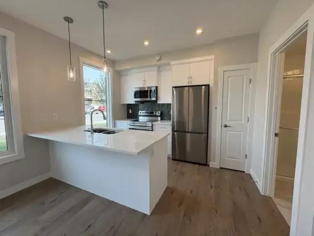 For Rent 1 Bedroom Townhouse Calgary AB DS104957440