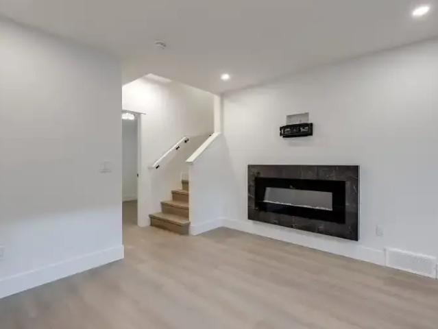 For Rent 1 Bedroom Townhouse Calgary AB DS105467233