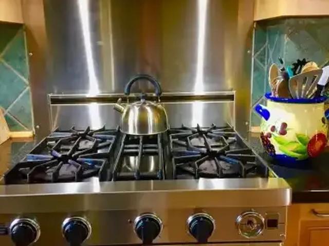 For Rent 1 Bedroom Townhouse Calgary AB DS105185936