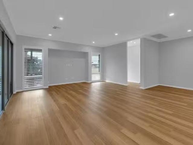 Cozy 1 Biscayne Street, Safety Bay, WA 6169