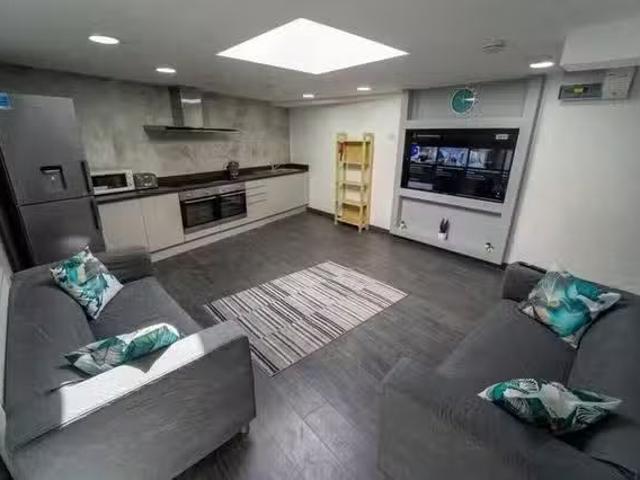 Nice 1 BR North Road