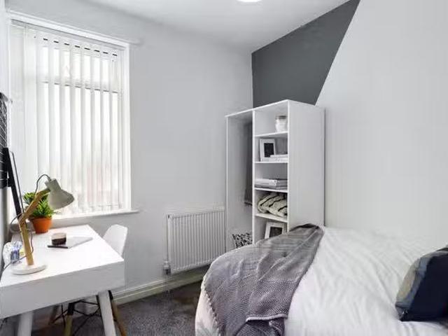 Rental! 1 BR Bedroom 4