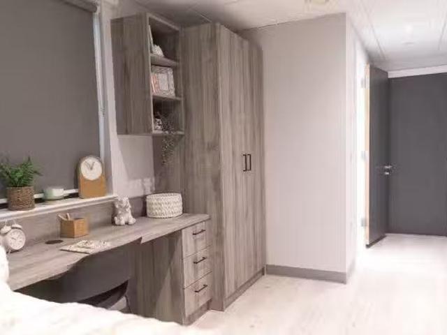 Just in! 1 BR Crown Place Standard En suite