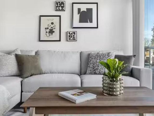 Just in! 1 BR East 12th Avenue